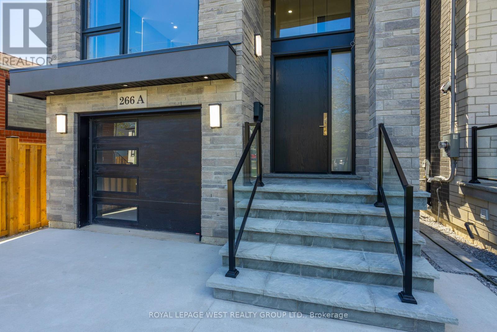 266 Kennedy Rd #a, Toronto, ON M1N 3P5