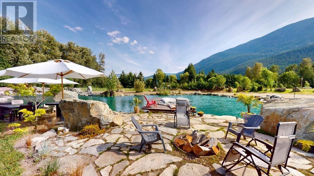 945 Erickson Rd, Pemberton, BC V0N 2L2