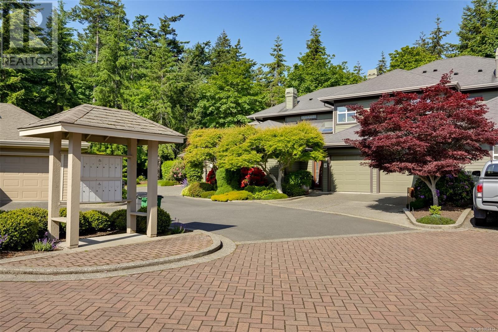 4522 Gordon Point Rd Unit 4 Rd, Saanich, BC V8N 6L4
