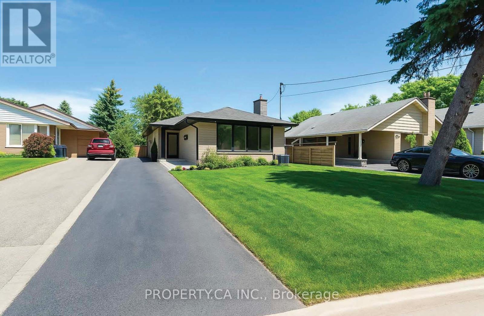 33 Moorecroft Cres, Toronto, ON M1K 3T9