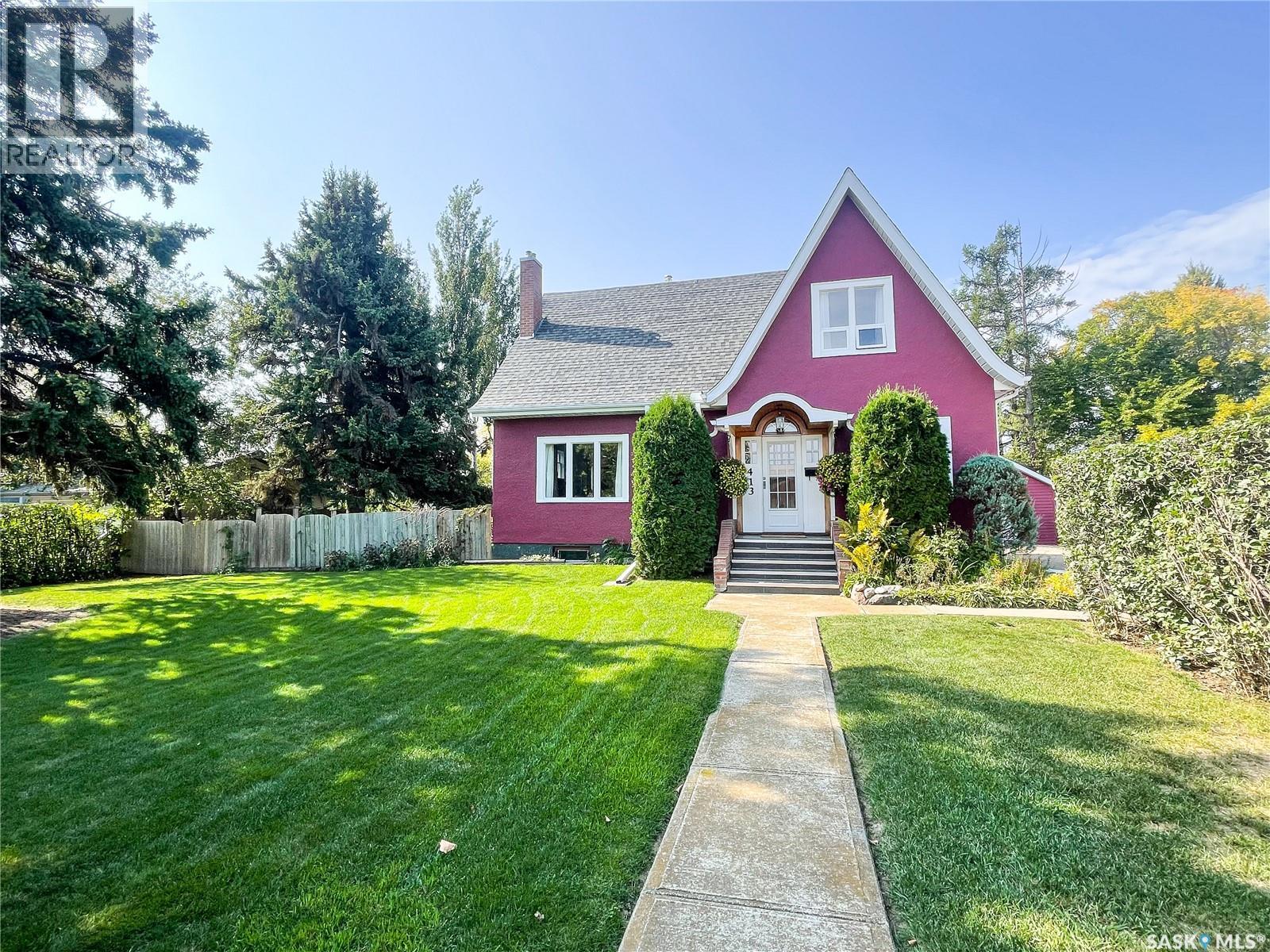 413 Centre St, Meadow Lake, SK S9X 1E5