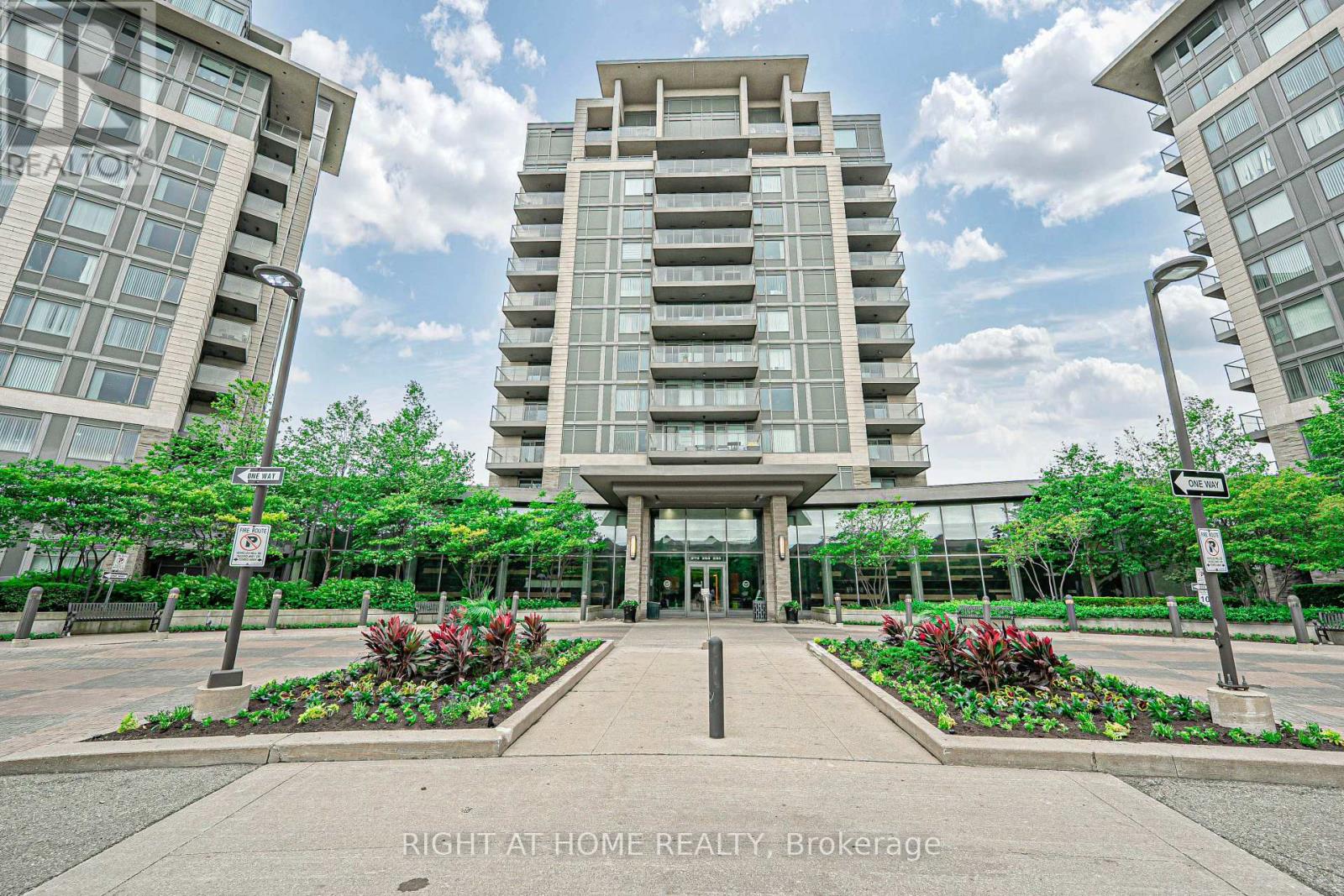 809 273 South Park Rd, Markham, ON L3T 0B5