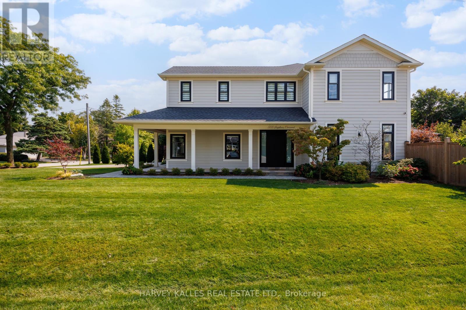 588 Stephens Cres, Oakville, ON L6K 1Y3