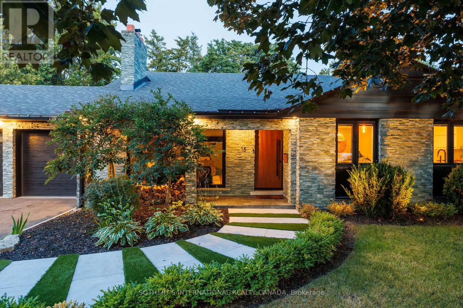15 Ravensbourne Cres, Toronto Princess-rosethorn, ON M9A 2A7