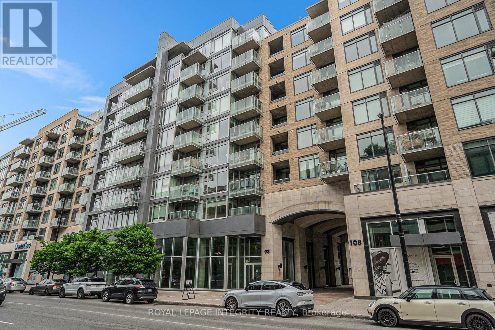 304 98 Richmond Rd, Ottawa, ON K1Z 0B2
