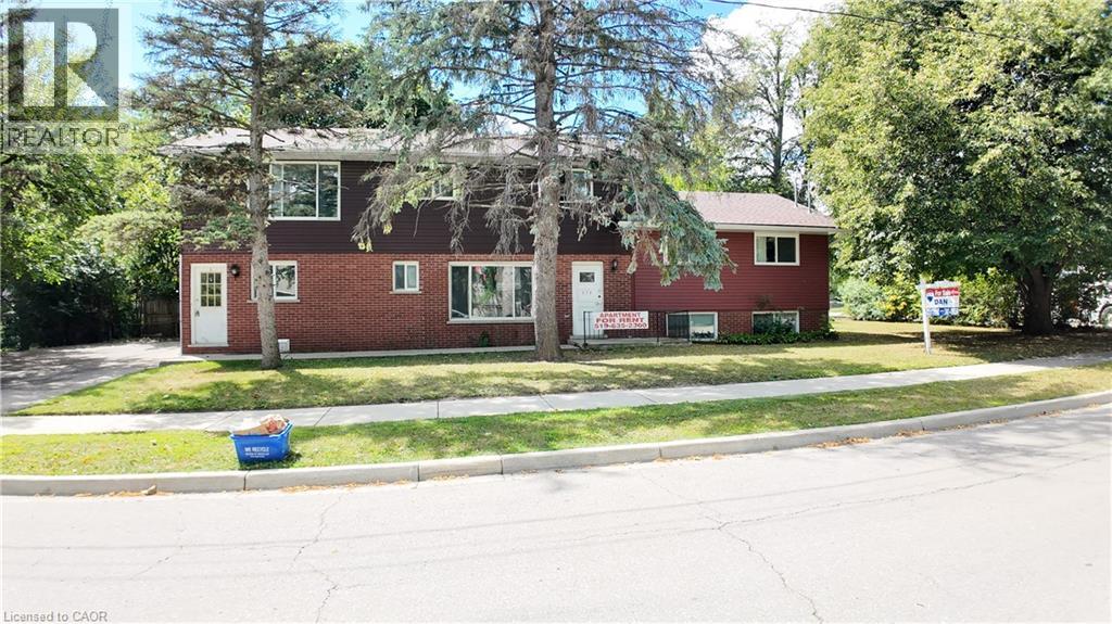 379 Holly St, Waterloo, ON N2L 4G5