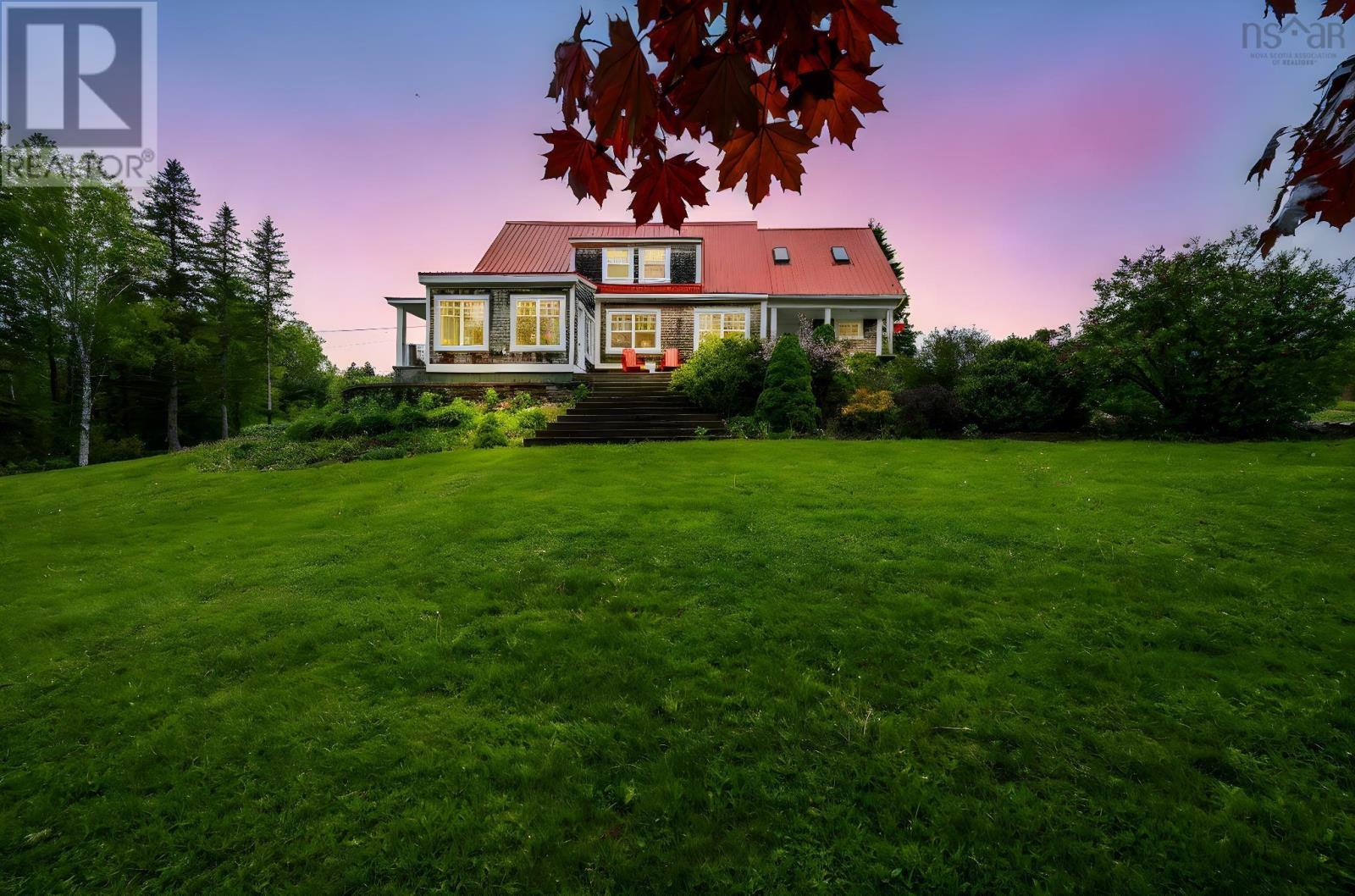 906 Woodville Rd, Newport, NS B0N 2A0