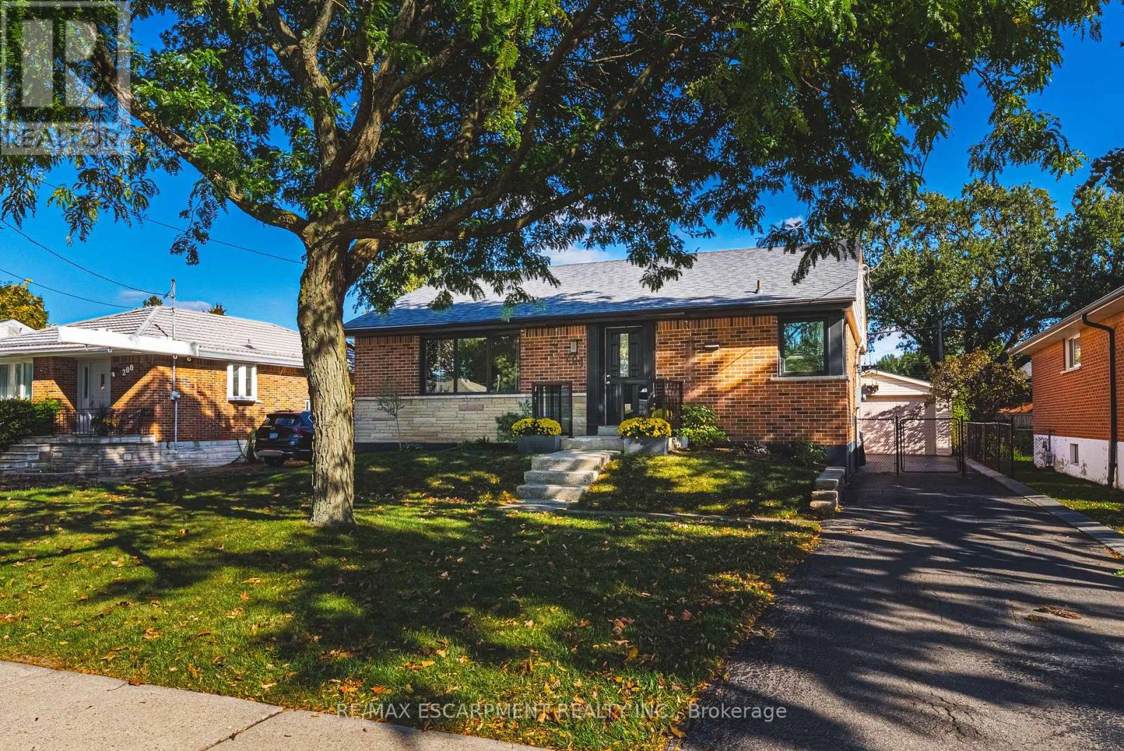 204 Fernwood Blvd, Hamilton, ON L8T 3L4
