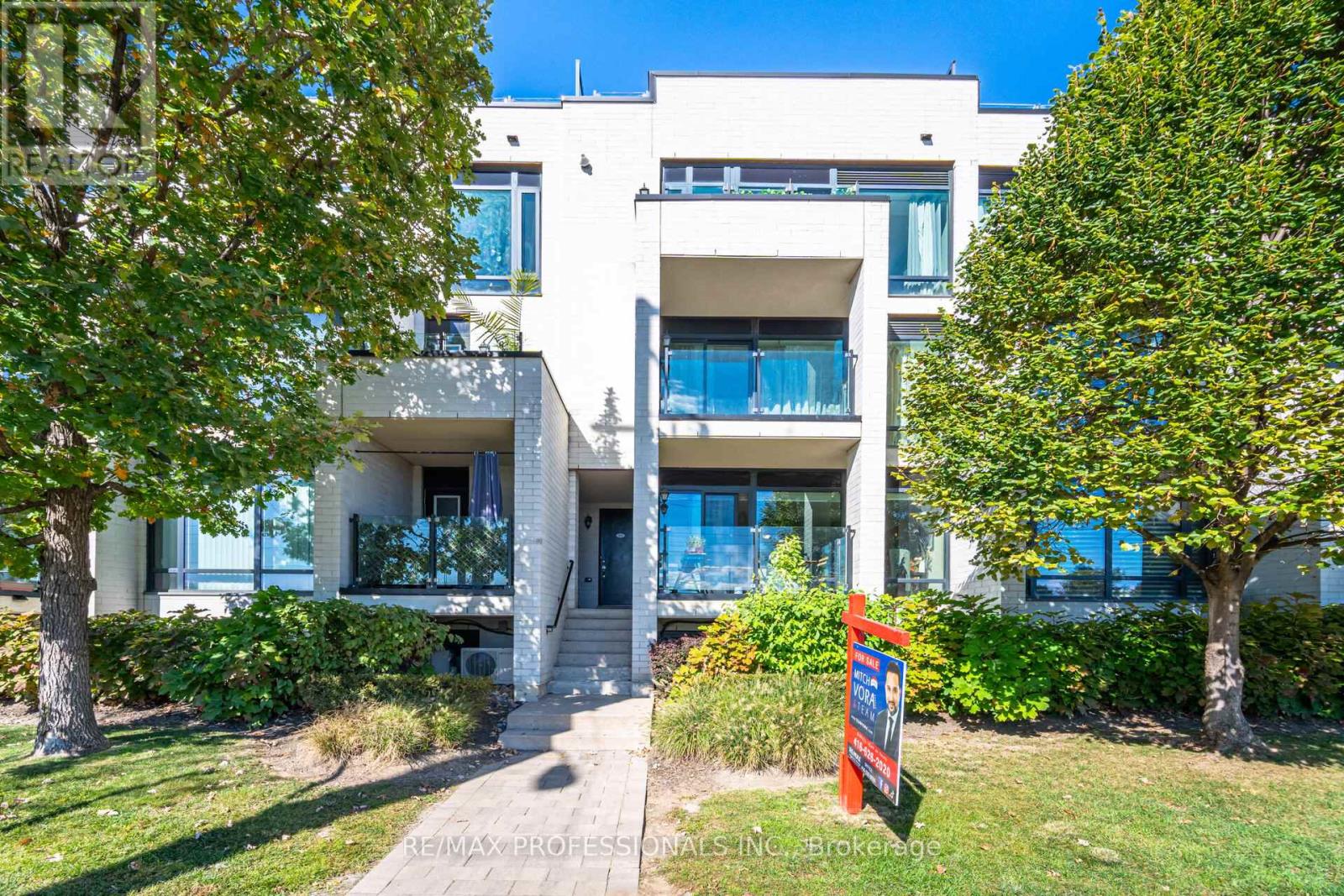 608 140 Widdicombe Hill Blvd, Toronto, ON M9R 4A6