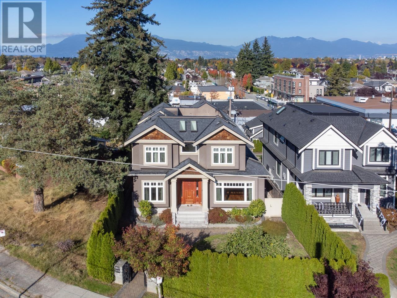 2817 Oliver Cres, Vancouver, BC V6L 1T1