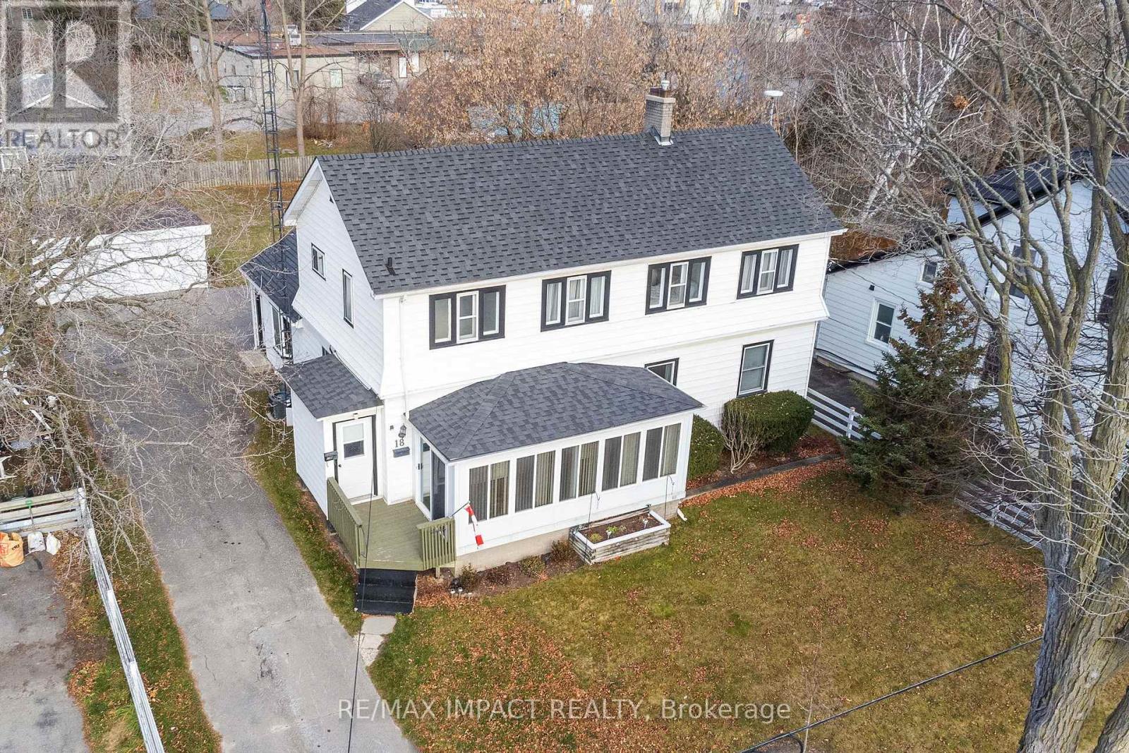 18 Spencer St W, Cobourg, ON K9A 2G3