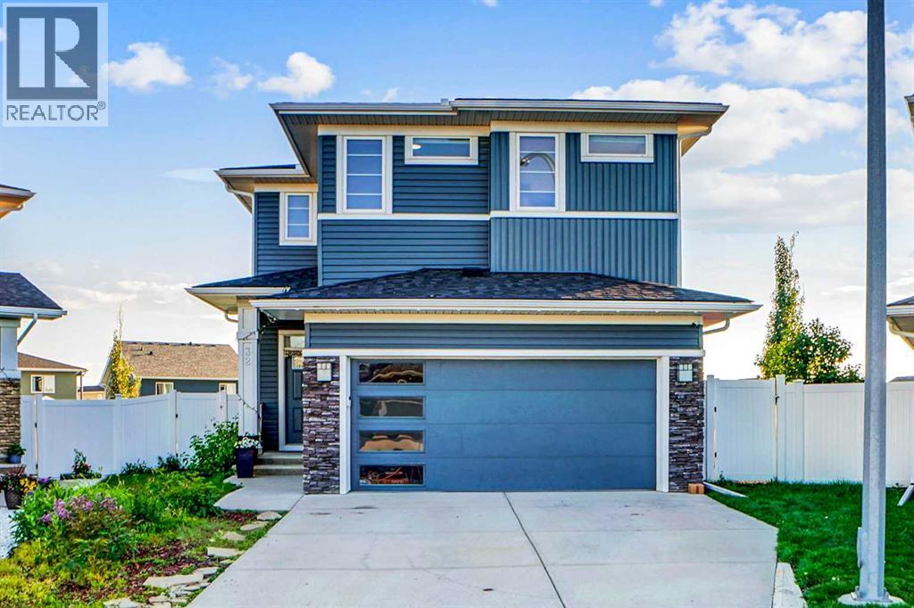 32 Redstone Ct NE, Calgary, AB T3N 0J4