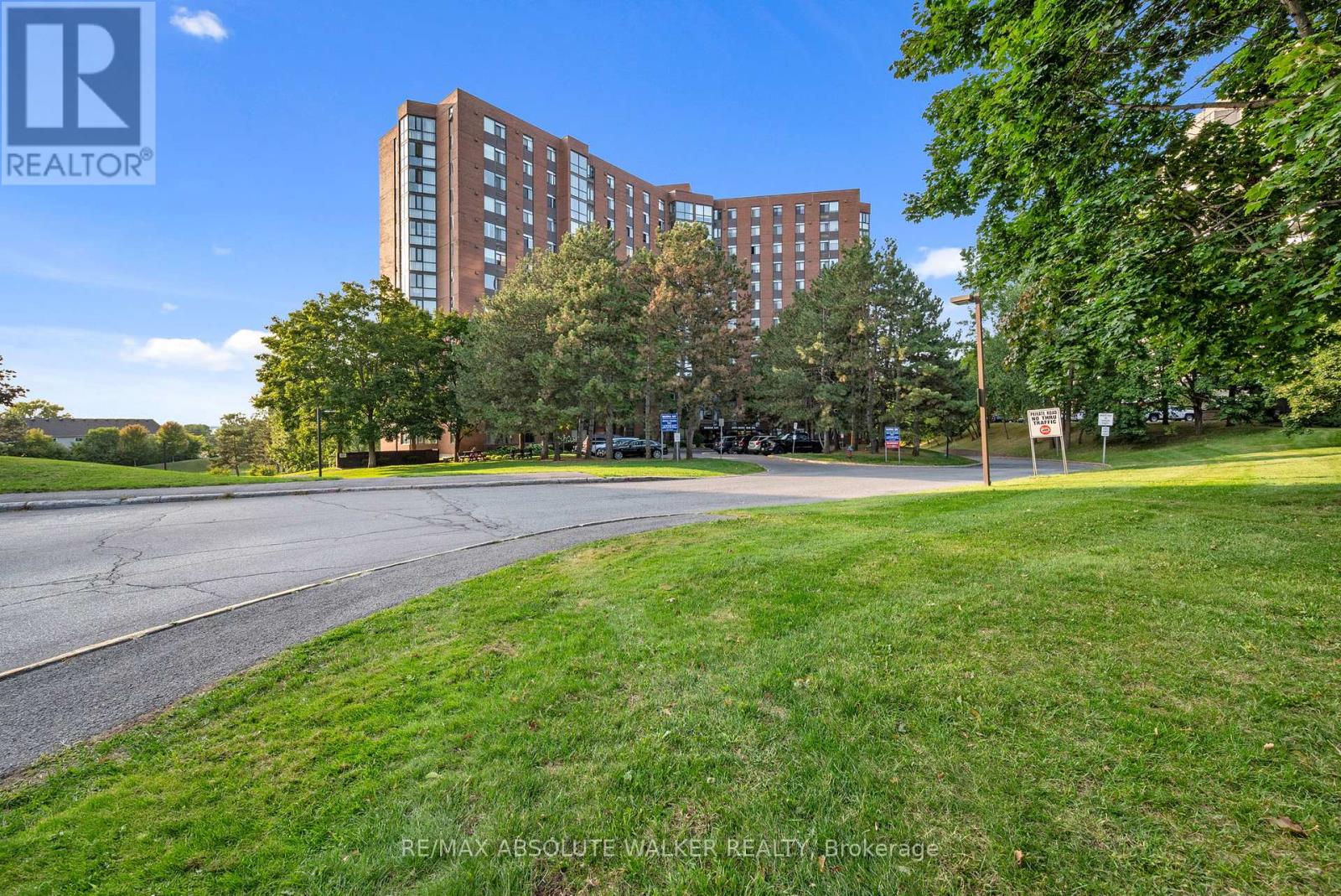 414 2871 Richmond Rd, Ottawa, ON K2B 8M5