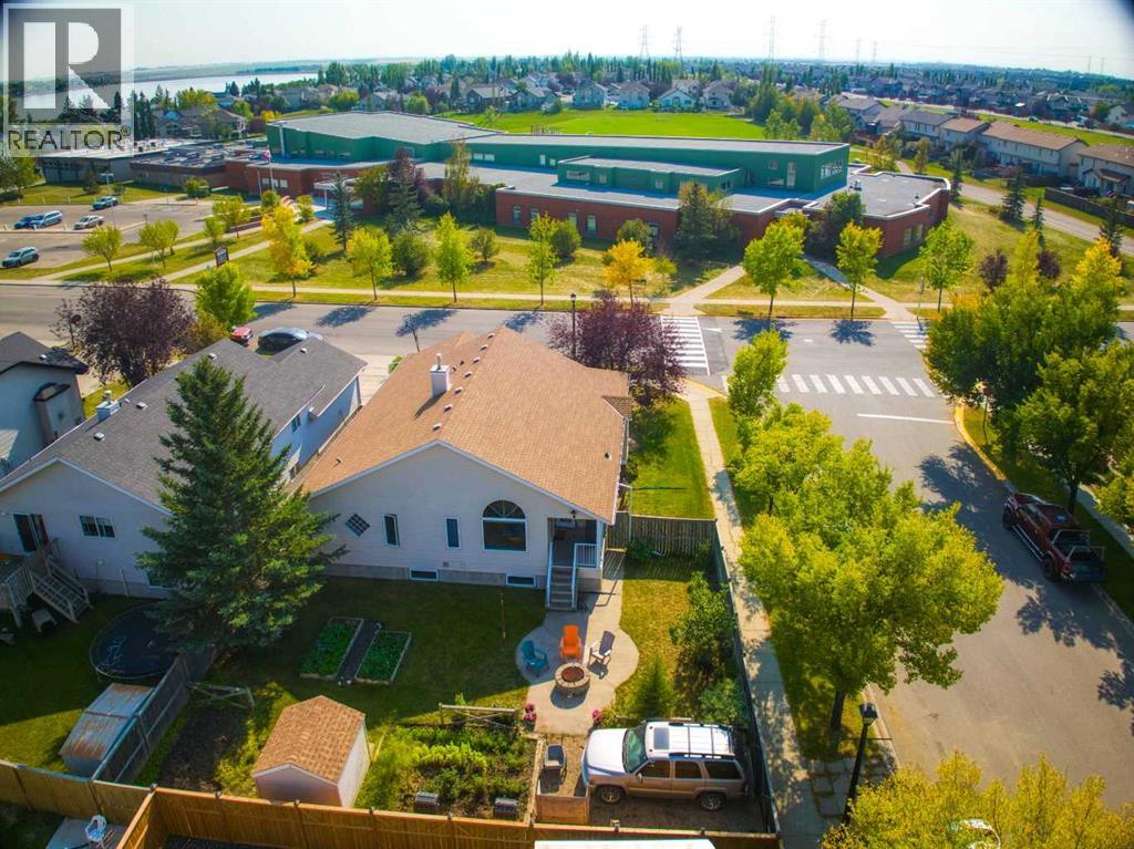 161 W Lakeview Dr, Chestermere, AB T1X 1H7