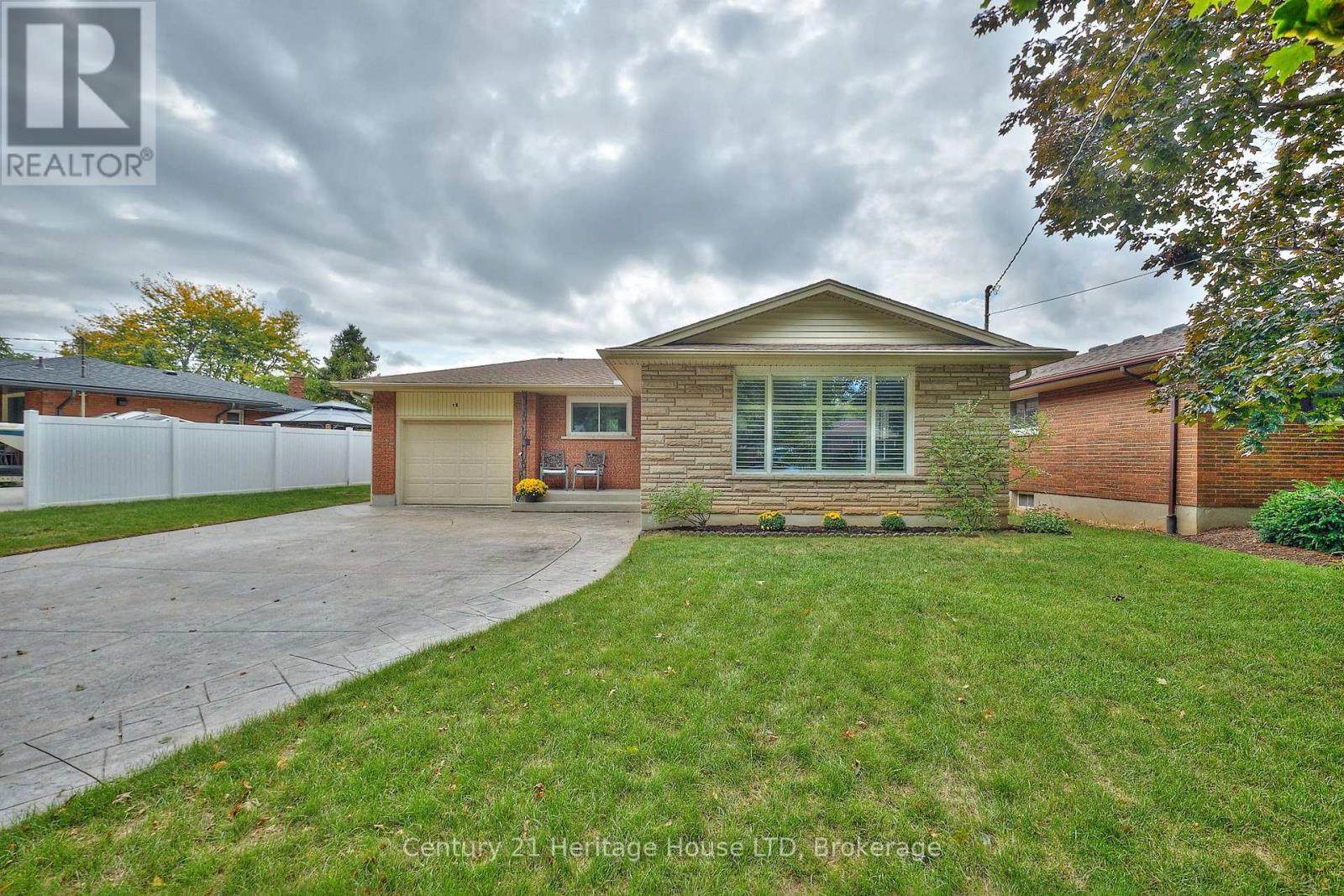 18 Princeway Dr, St. Catharines, ON L2N 2X6