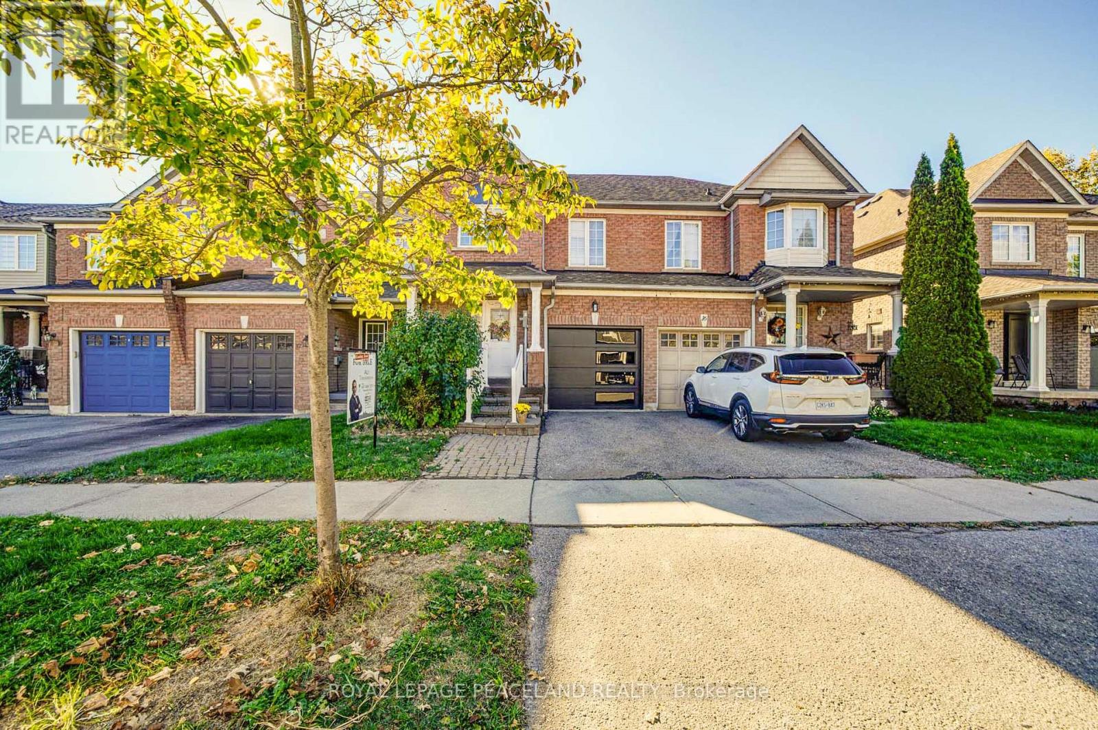 14 Oglevie Dr, Whitby, ON L1R 2Y4