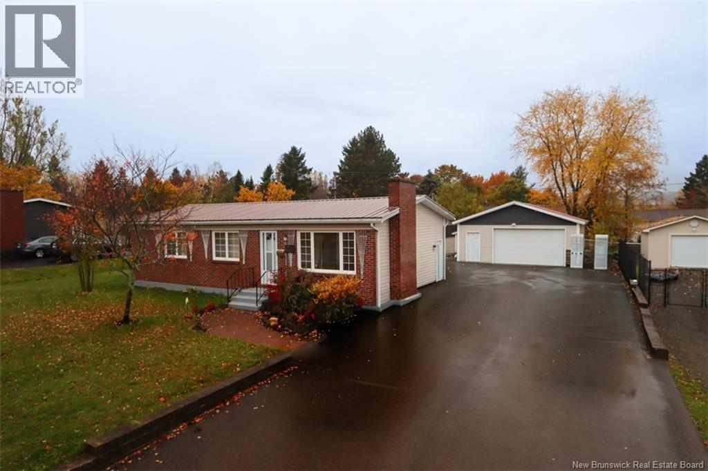 39 Laurelle Ave, Moncton, NB E1G 1G2