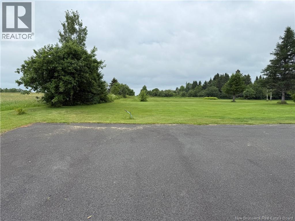 Des Pionniers Avenue, Balmoral, NB E3N 1C2