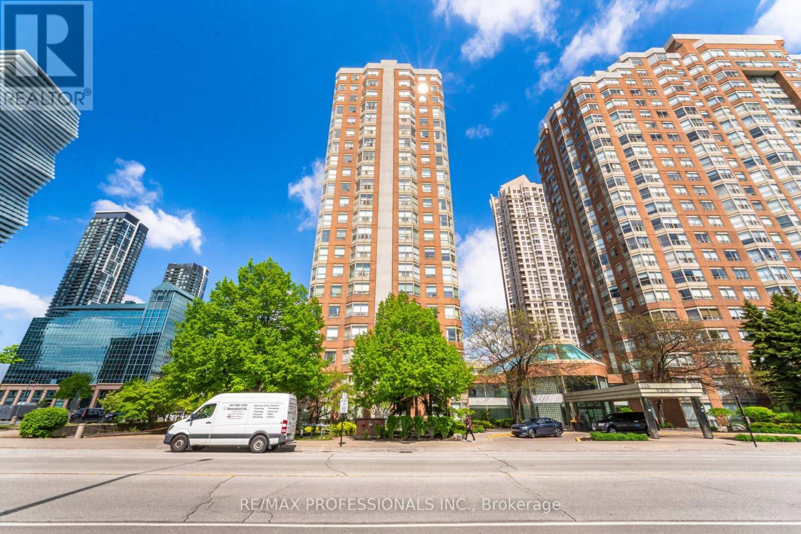 1606 335 Webb Dr, Mississauga, ON L5B 4A1