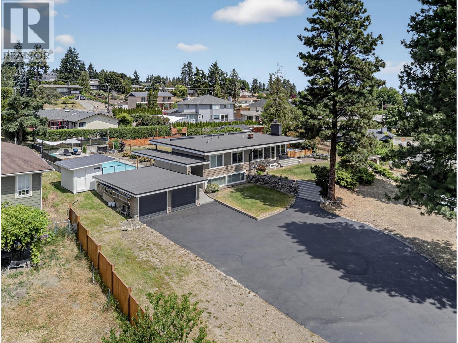 2715 Boucherie Rd, West Kelowna, BC V1Z 2G3