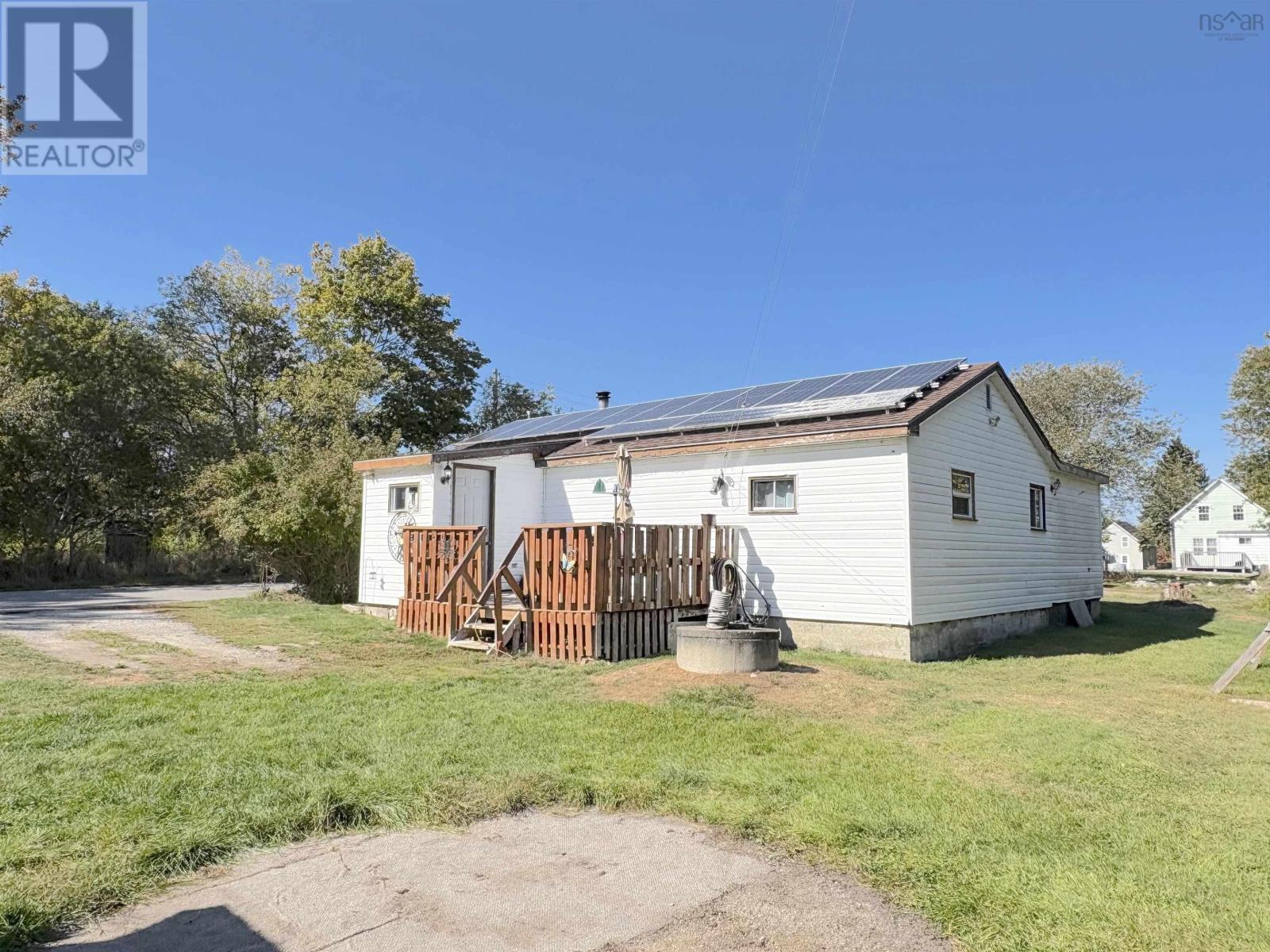 186 Parr St, Shelburne, NS B0T 1W0