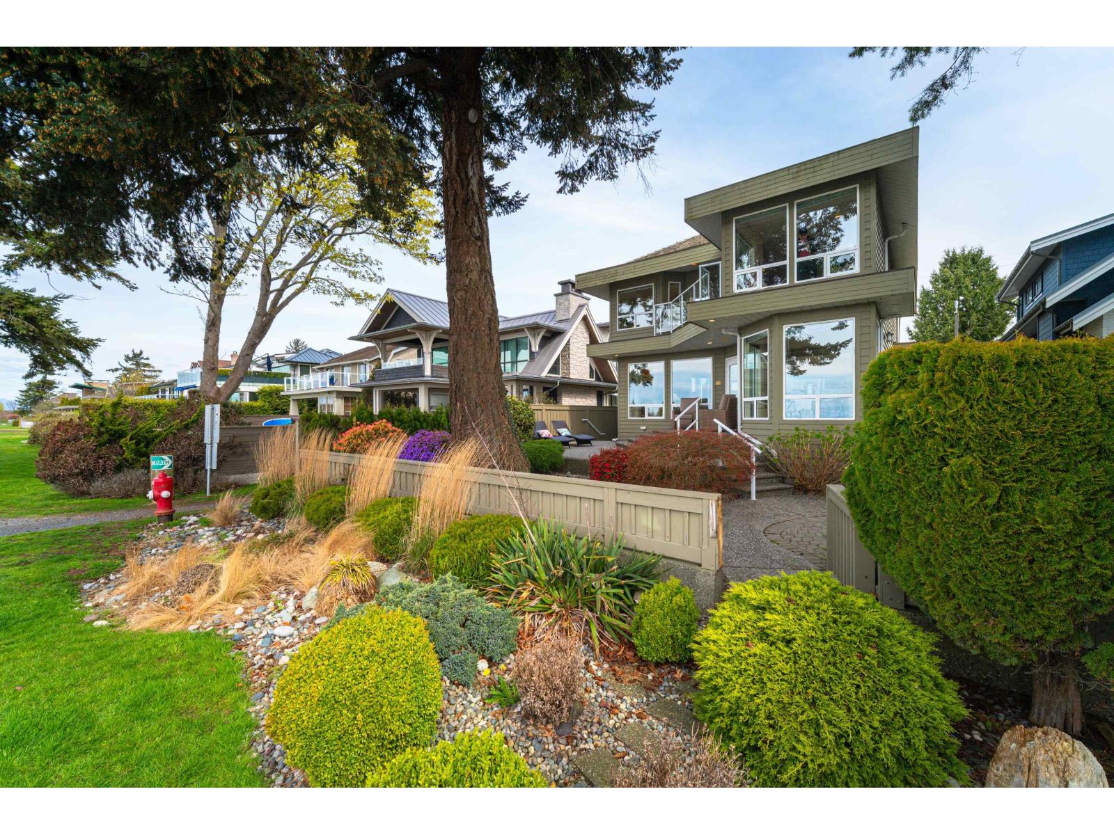 2810 Ohara Ln, Surrey, BC V4A 3E4