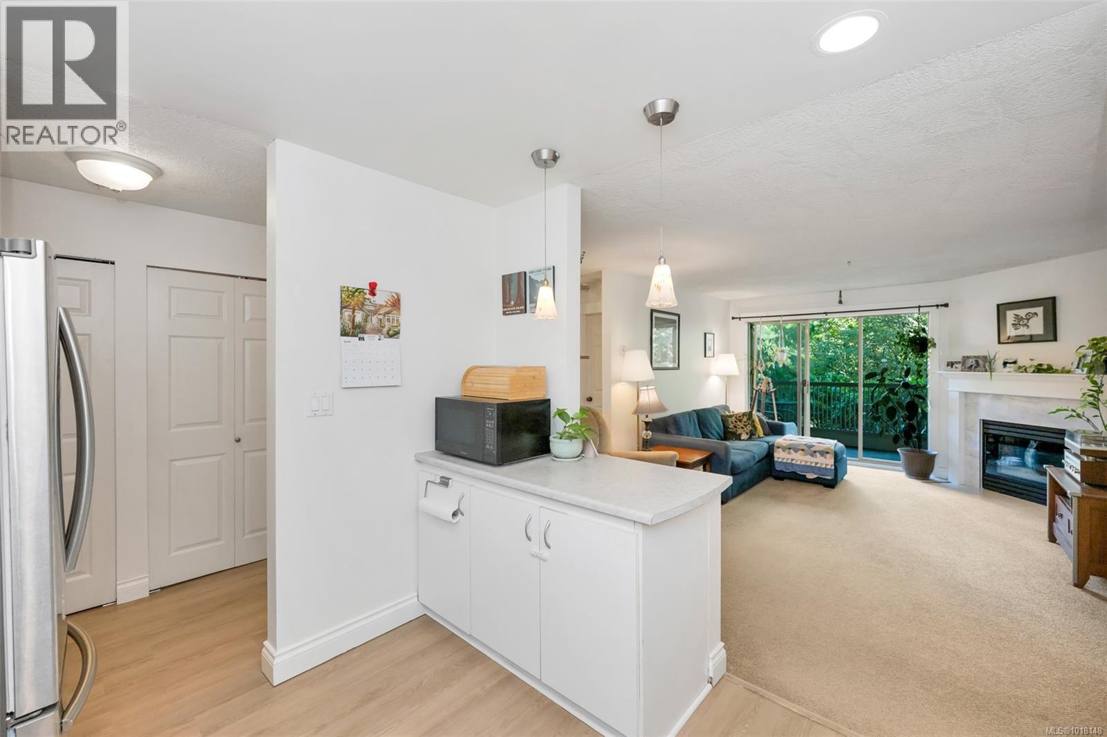 3363 Glasgow Ave Unit 204 Ave, Saanich, BC V8X 1M5