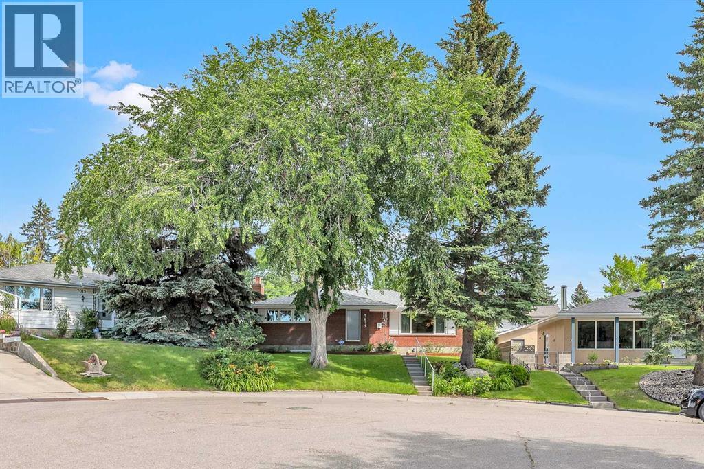 7019 Hunterbow Cres NW, Calgary, AB T2K 4R4