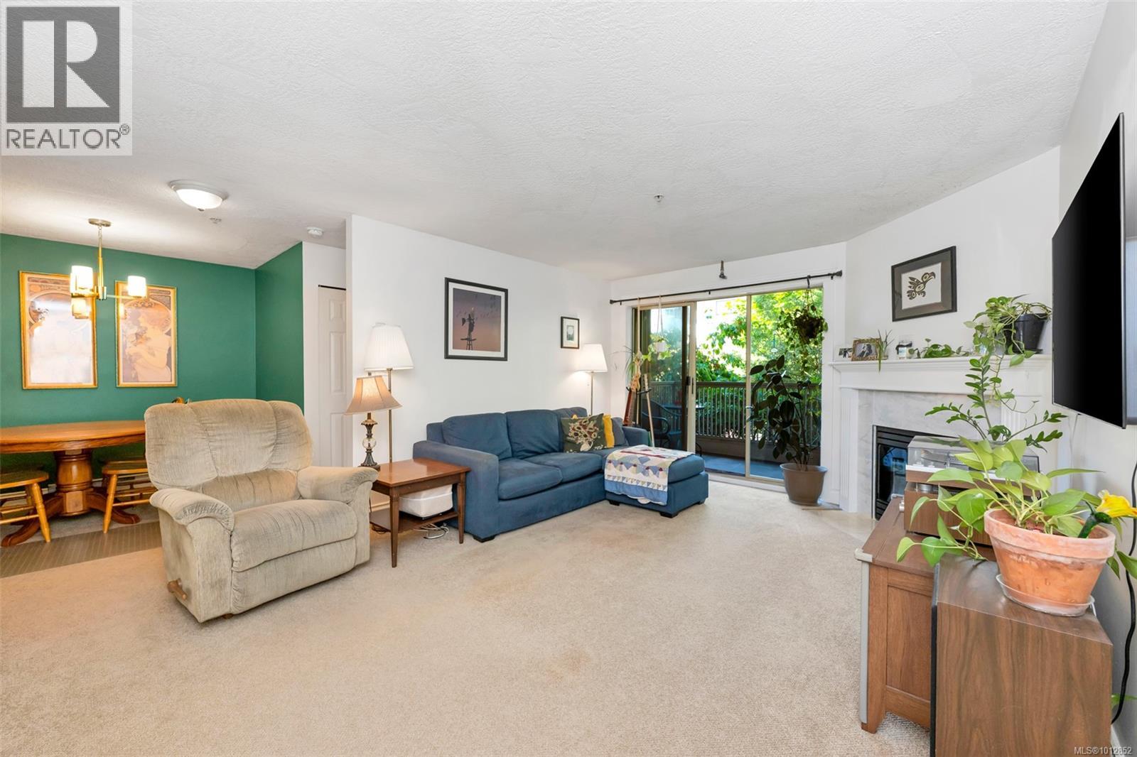 3363 Glasgow Ave Unit 204 Ave, Saanich, BC V8X 1M5