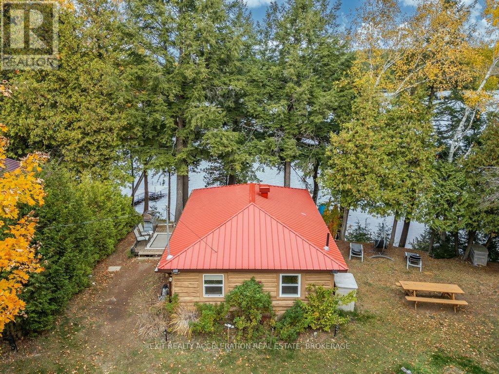 1049 Hawthorn Ln, Central Frontenac, ON K0H 2P0