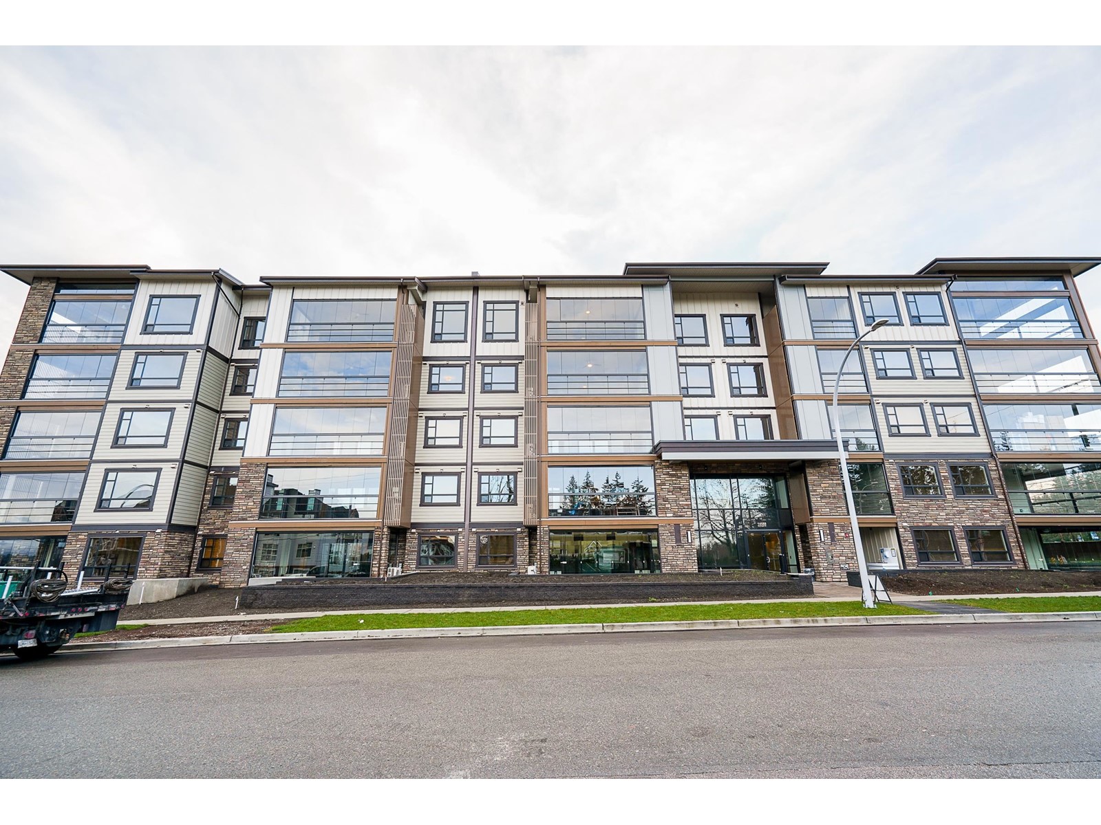 14588 Mcdougall Drive Unit 409, Surrey, BC V4P 0H1