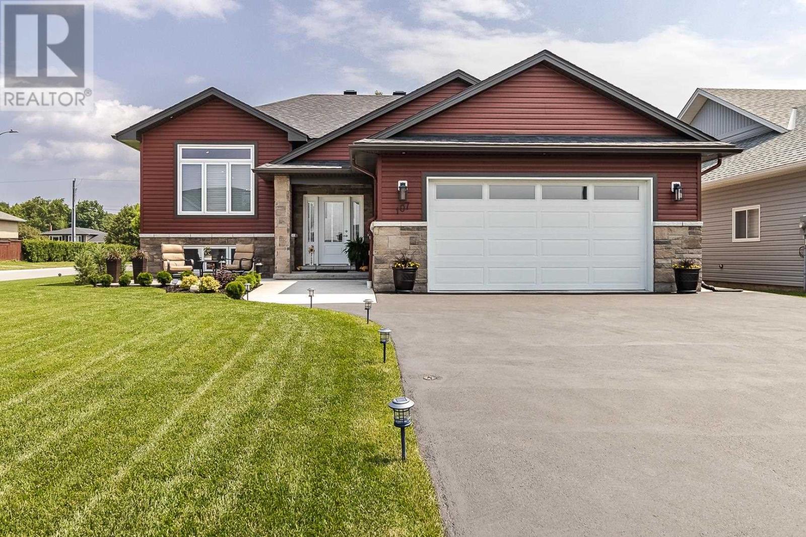 107 Chatfield Dr, Sault Ste. Marie, ON P6C 0B1