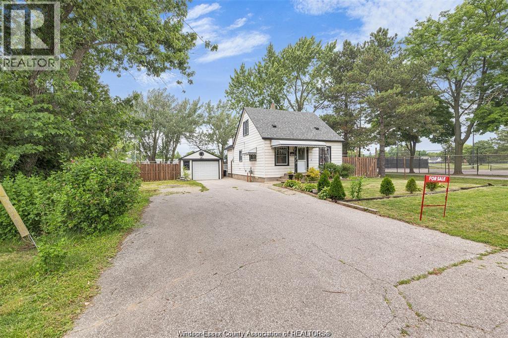 732 Vanier St, Windsor, ON N8X 3E6