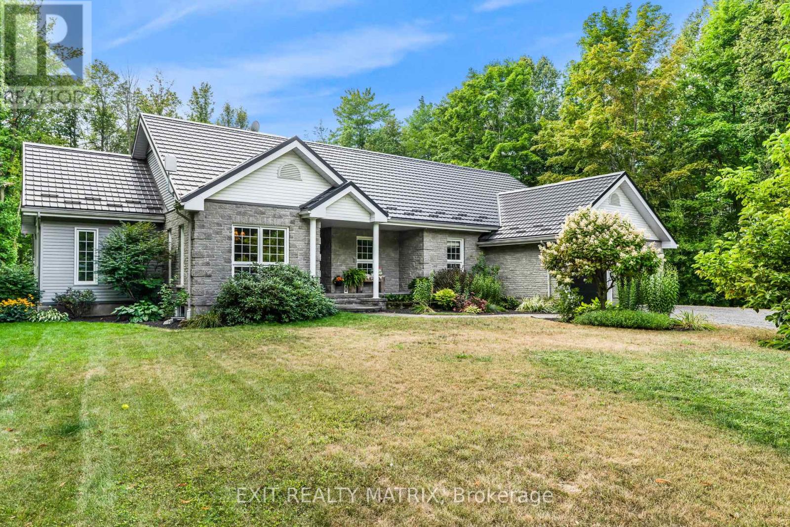 1736 Groves Rd, Russell, ON K4R 1E5
