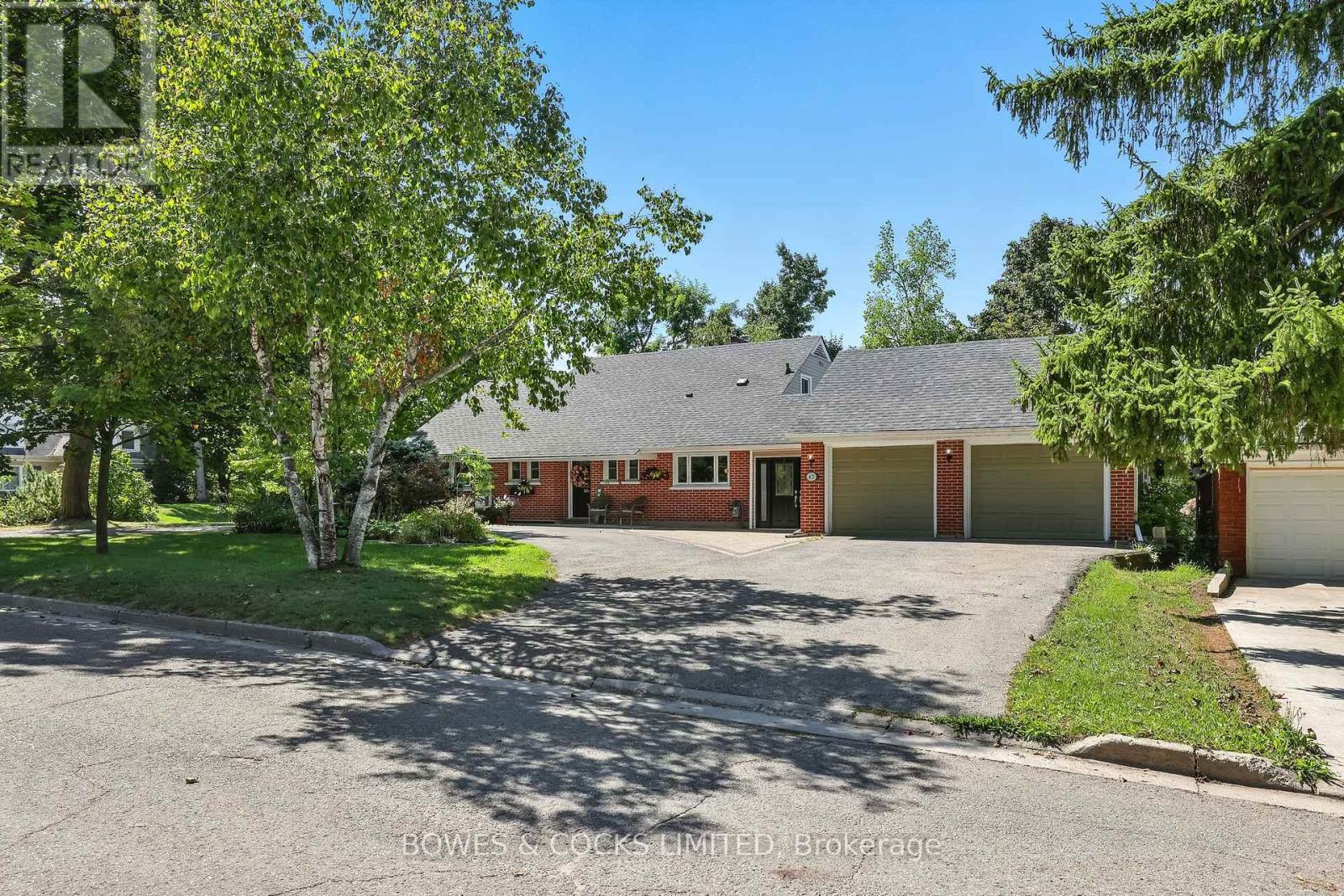 433 Manorhill Ave Ward 3 Ave, Peterborough, ON K9J 6H7