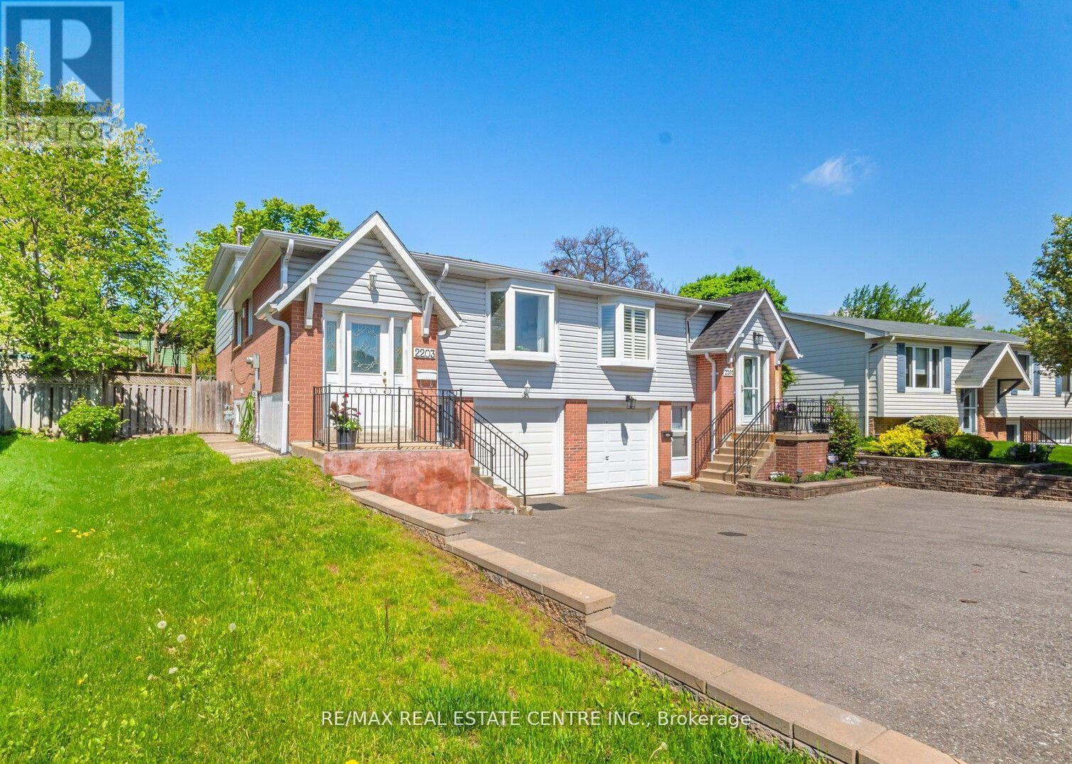 2203 Council Ring Rd, Mississauga, ON L5L 1B6