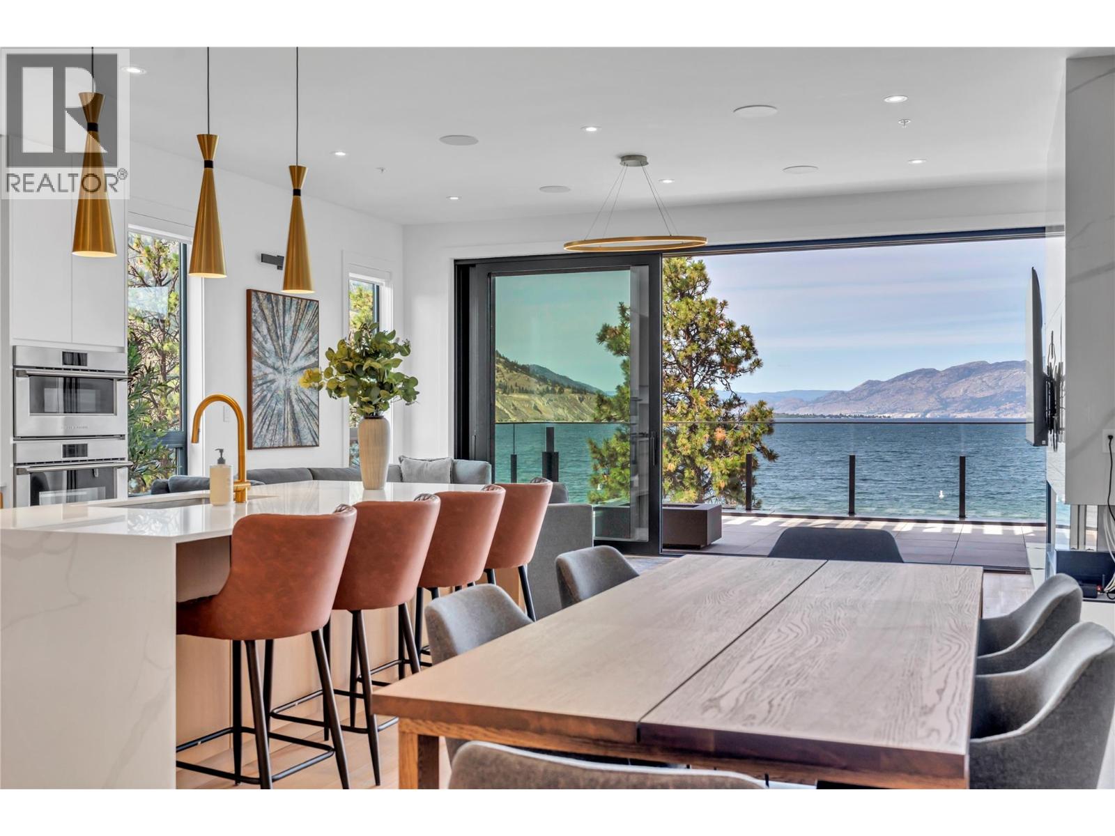 602 Lakeshore Drive Unit 402, Penticton, BC V2A 1B9