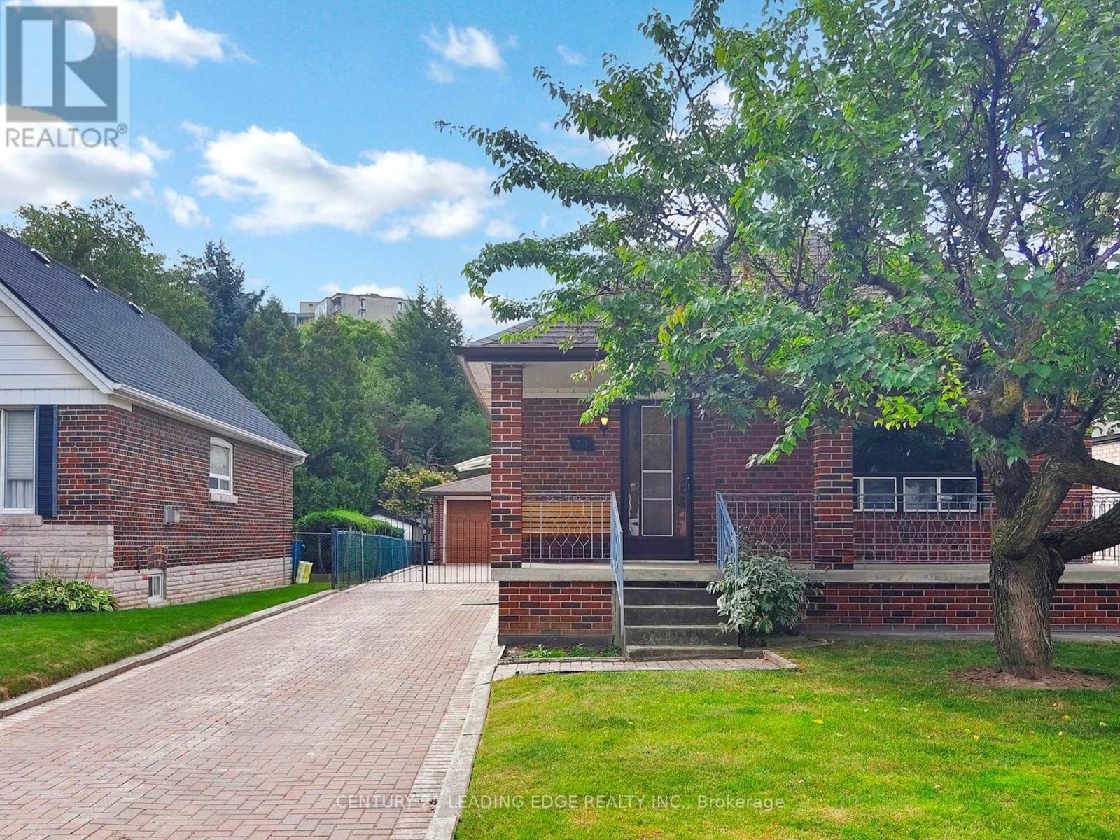 33 Monarchdale Ave, Toronto Brookhaven-amesbury, ON M6M 2S6