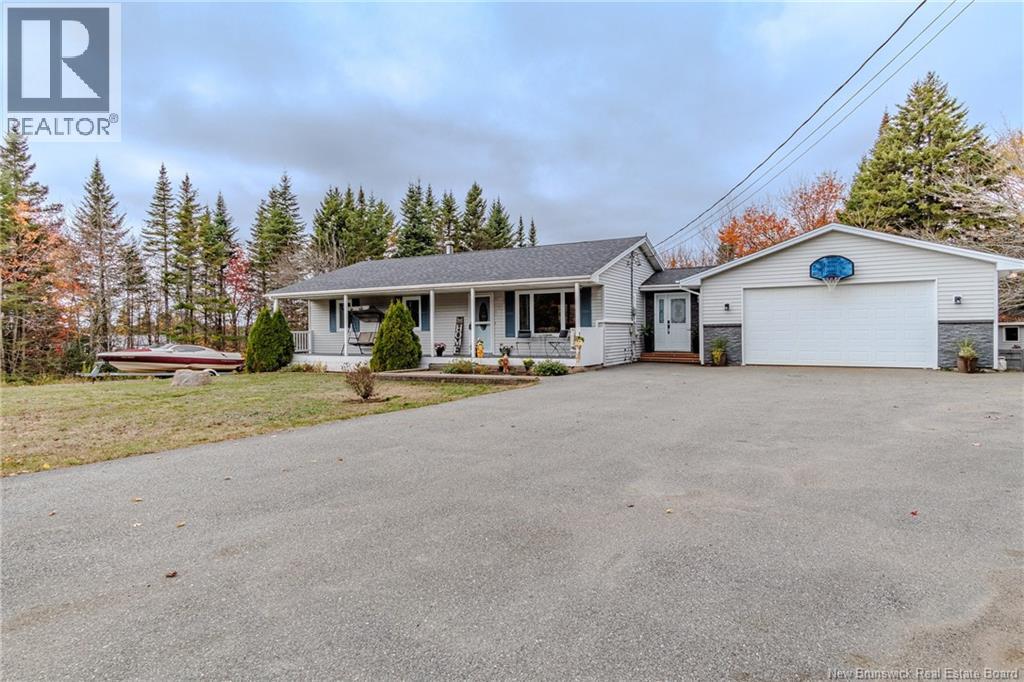 8 Oak St, Willow Grove, NB E2S 1L9