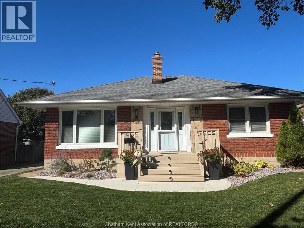 51 Tweedsmuir Ave E, Chatham, ON N7M 3Z7