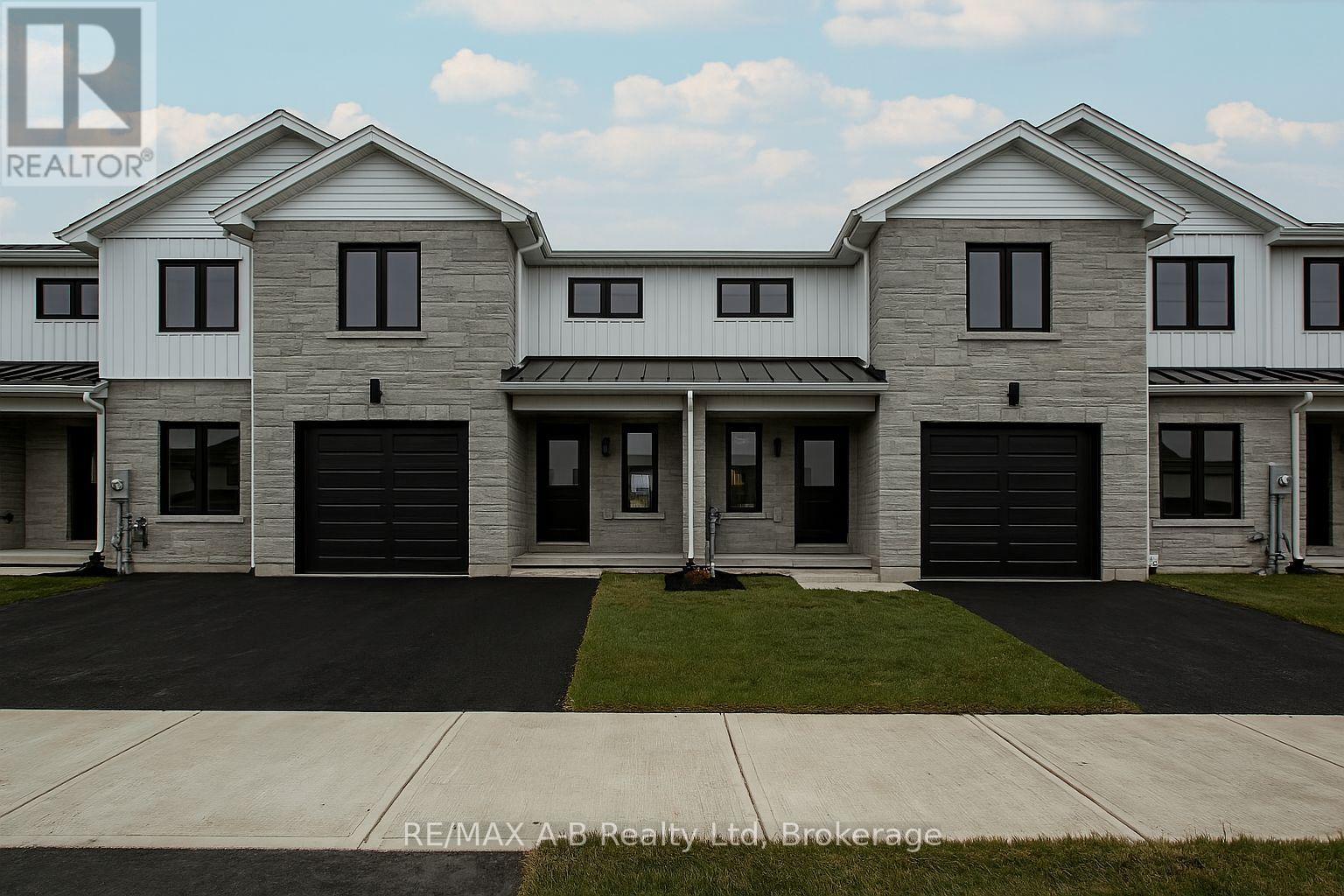 18 Linda Dr, Huron East Seaforth, ON N0K 1W0