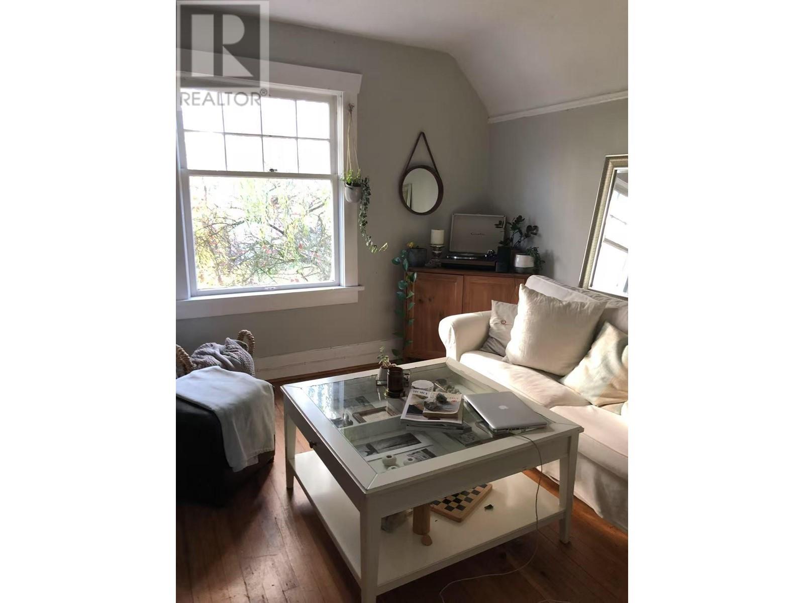 2979 W 3rd Ave, Vancouver, BC V6K 1M9