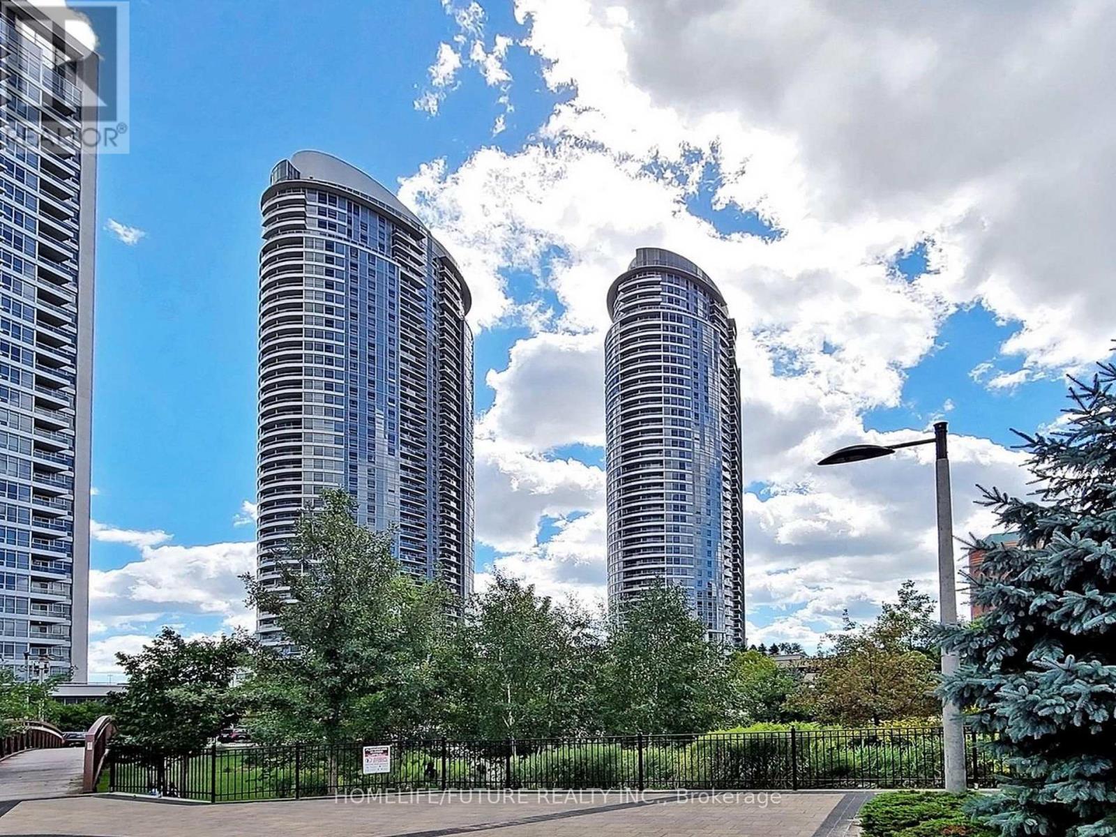 219 135 Village Green Sq, Toronto, ON M1S 0L1
