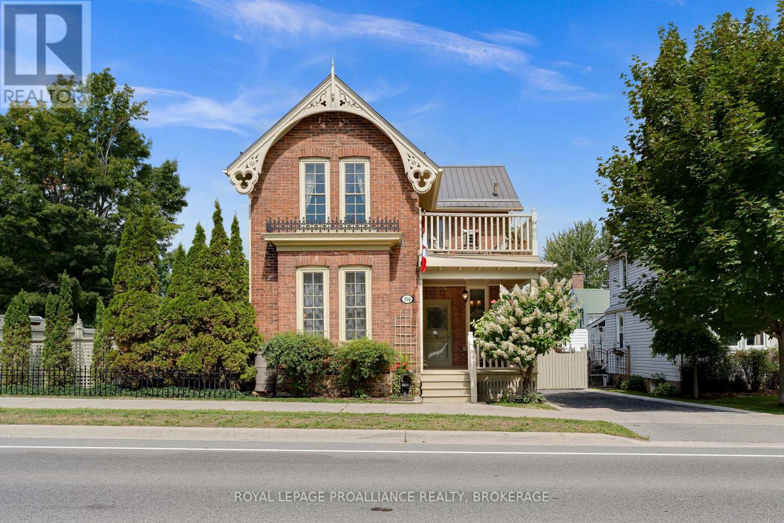 114 King St W, Gananoque, ON K7G 2G3