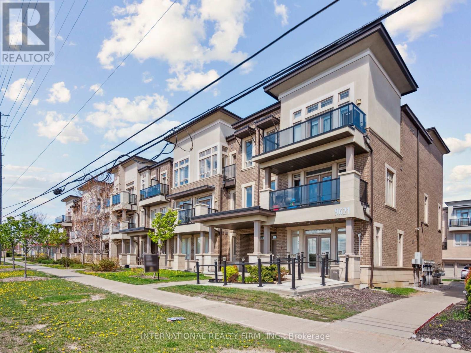 14 9621 Jane St, Vaughan, ON L6A 4G5