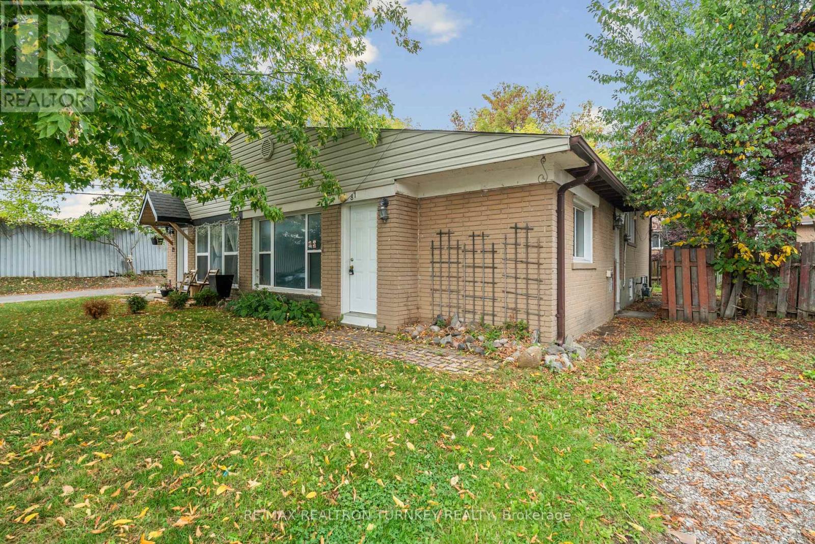 81 Rye Cres, Newmarket, ON L3Y 2T9