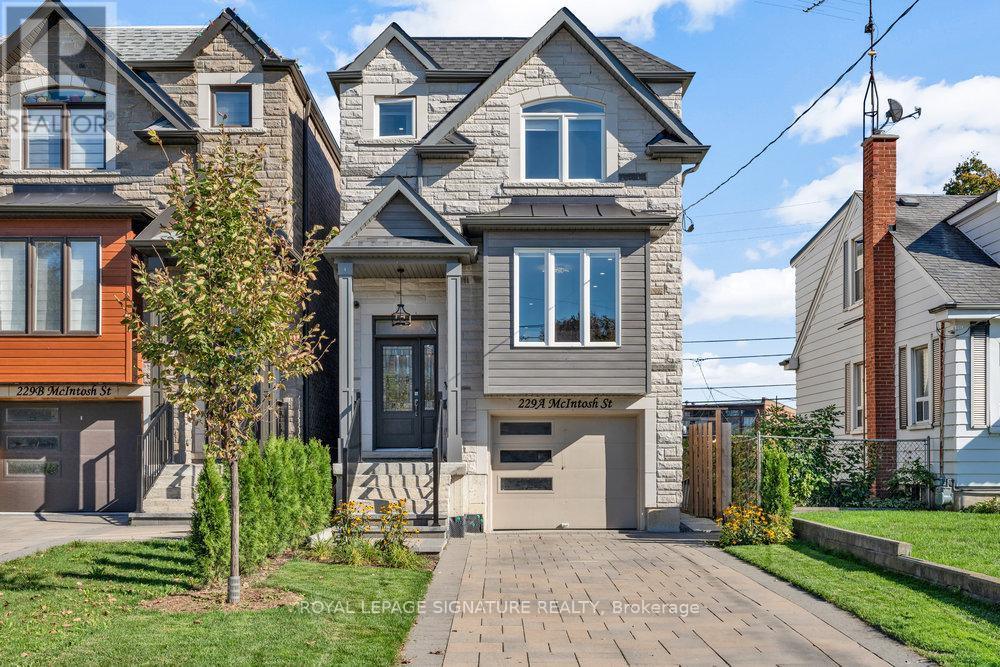 229 Mcintosh St #a, Toronto, ON M1N 3Z2