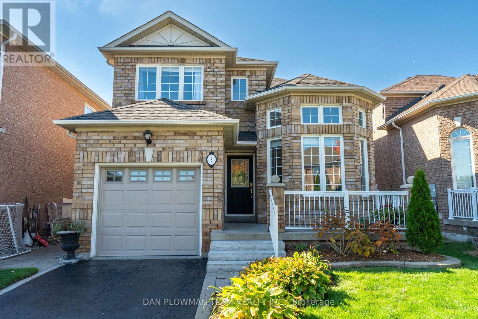6 Tormina Blvd, Whitby, ON L1R 3B2