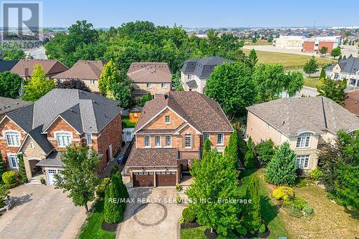 6 Hugo Rd, Brampton, ON L6P 1W4