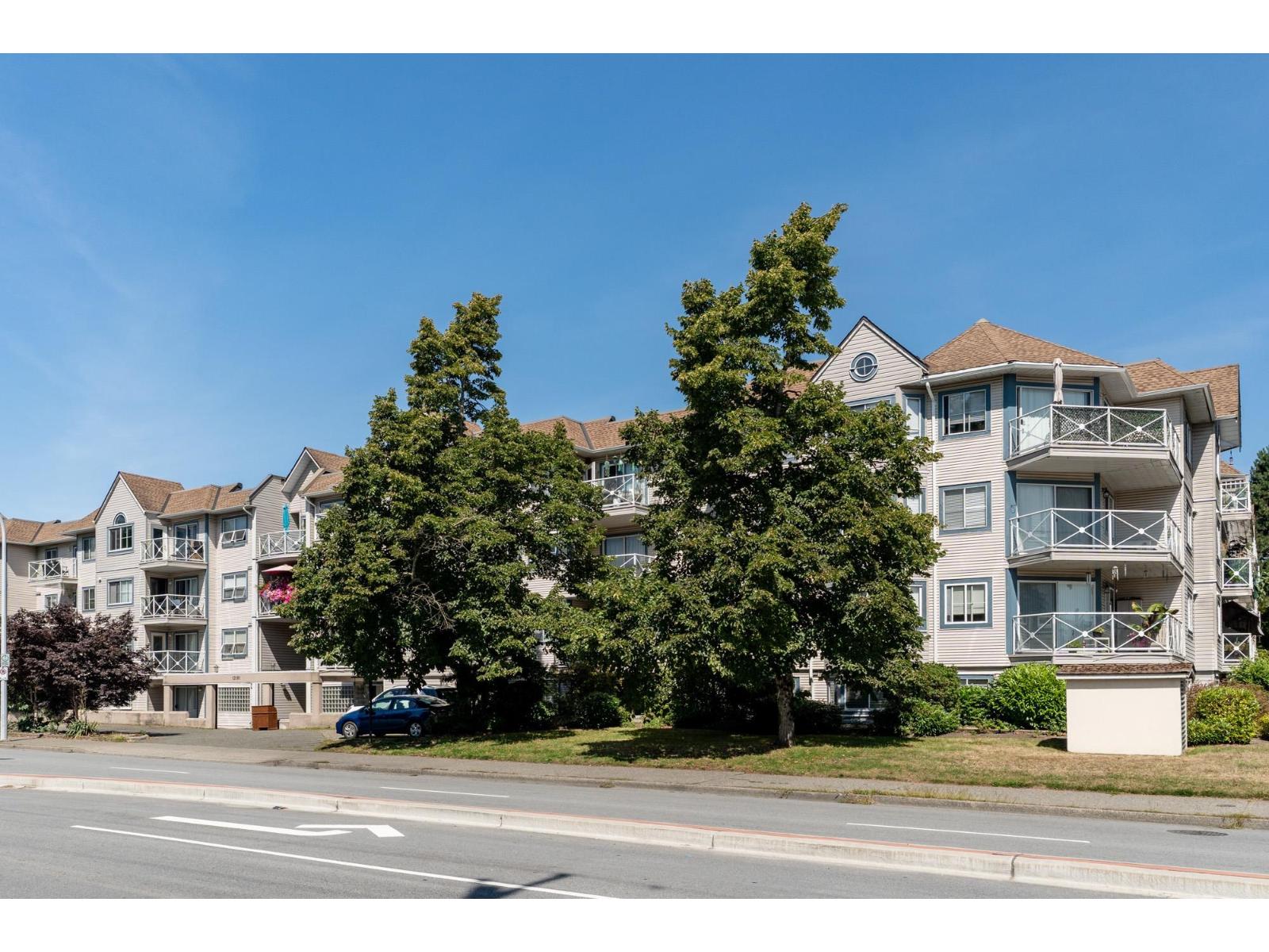 12101 80 Avenue Unit 123, Surrey, BC V3W 5V6